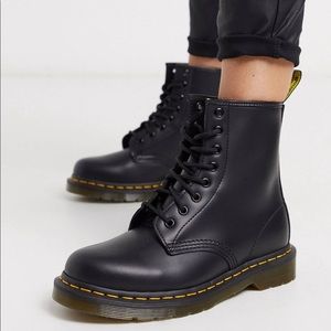 Dr. Martens Modern Classic Smooth 1460 8-eye Boots